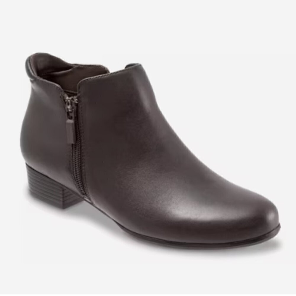 Trotters NWOT SZ 7.5N Major Brown Ankle Comfort Boot Essential Minimalist Modern